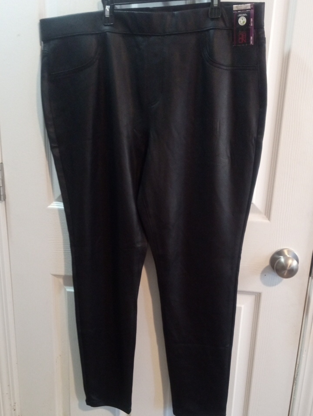 NO BOUNDARIES FAUX LEATHER JEGGINGS - Picture 3 of 10